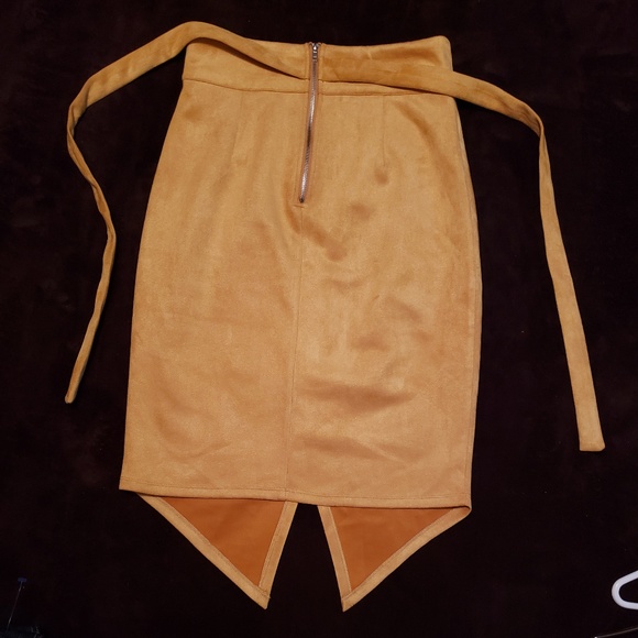 Pre-Owned FAVLUX Fashion Skirt Size Small - Picture 2 of 4